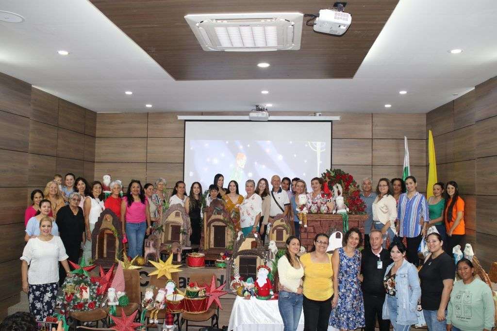 EXITOSA CLAURUSA AMBIENTES NAVIDEÑOS TALLER ARCOIRIS
